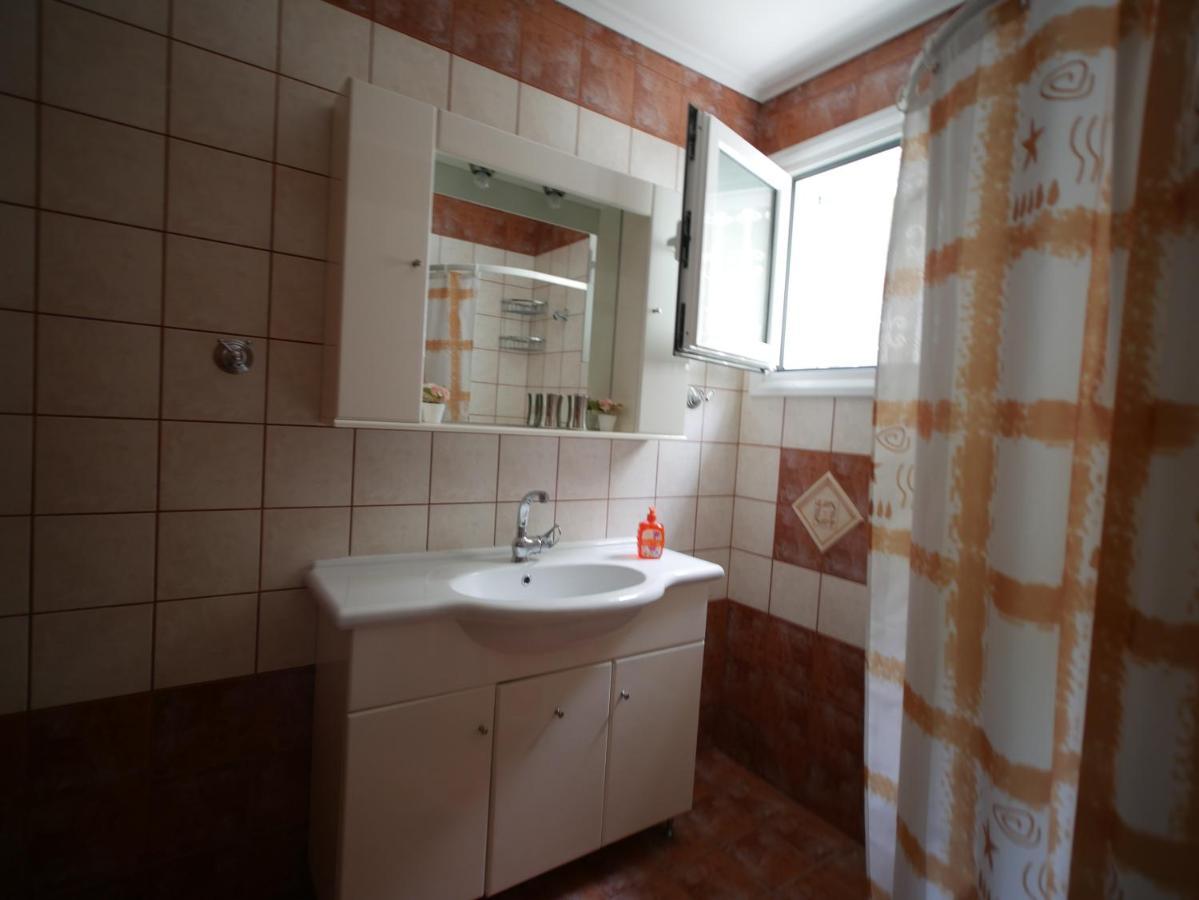 Villa Verde 200 meters from the beach Nea Iraklitsa Buitenkant foto