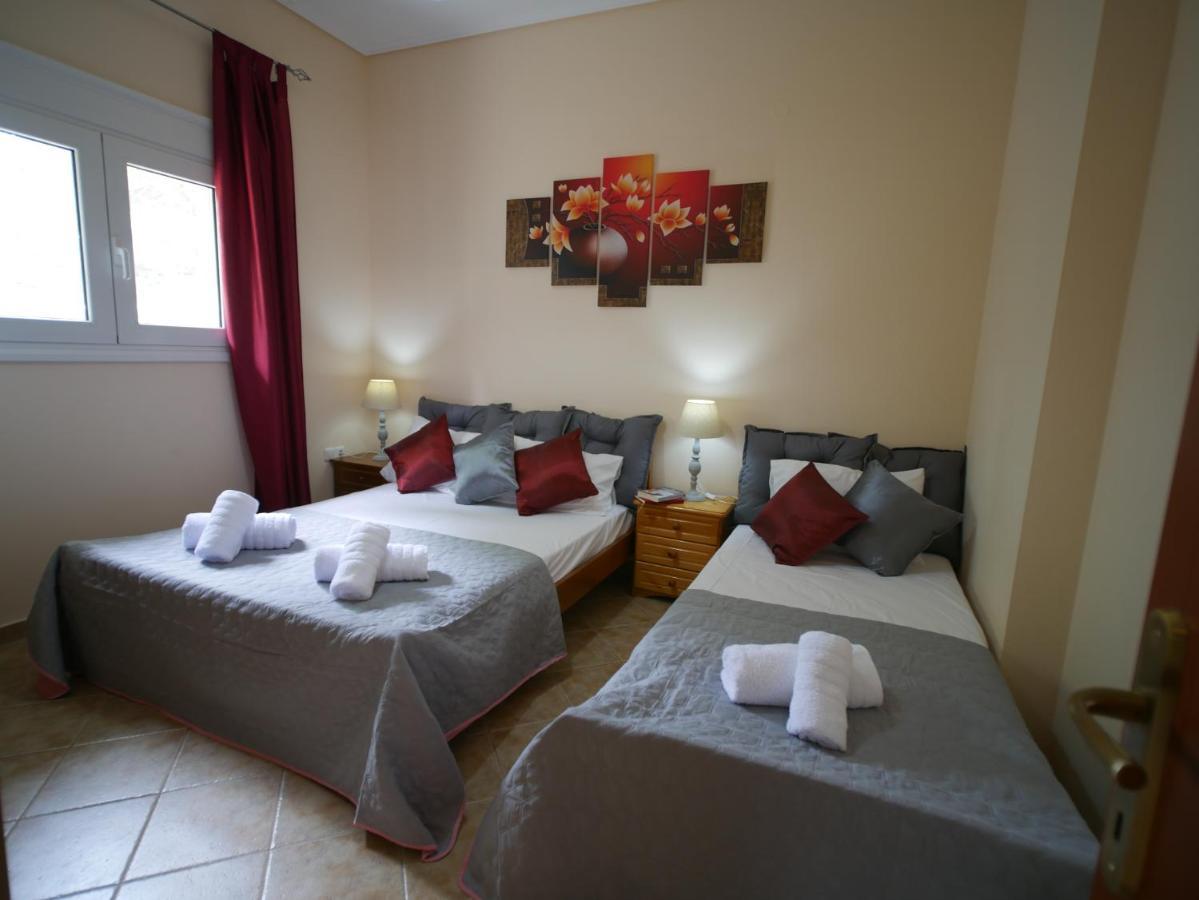 Villa Verde 200 meters from the beach Nea Iraklitsa Buitenkant foto