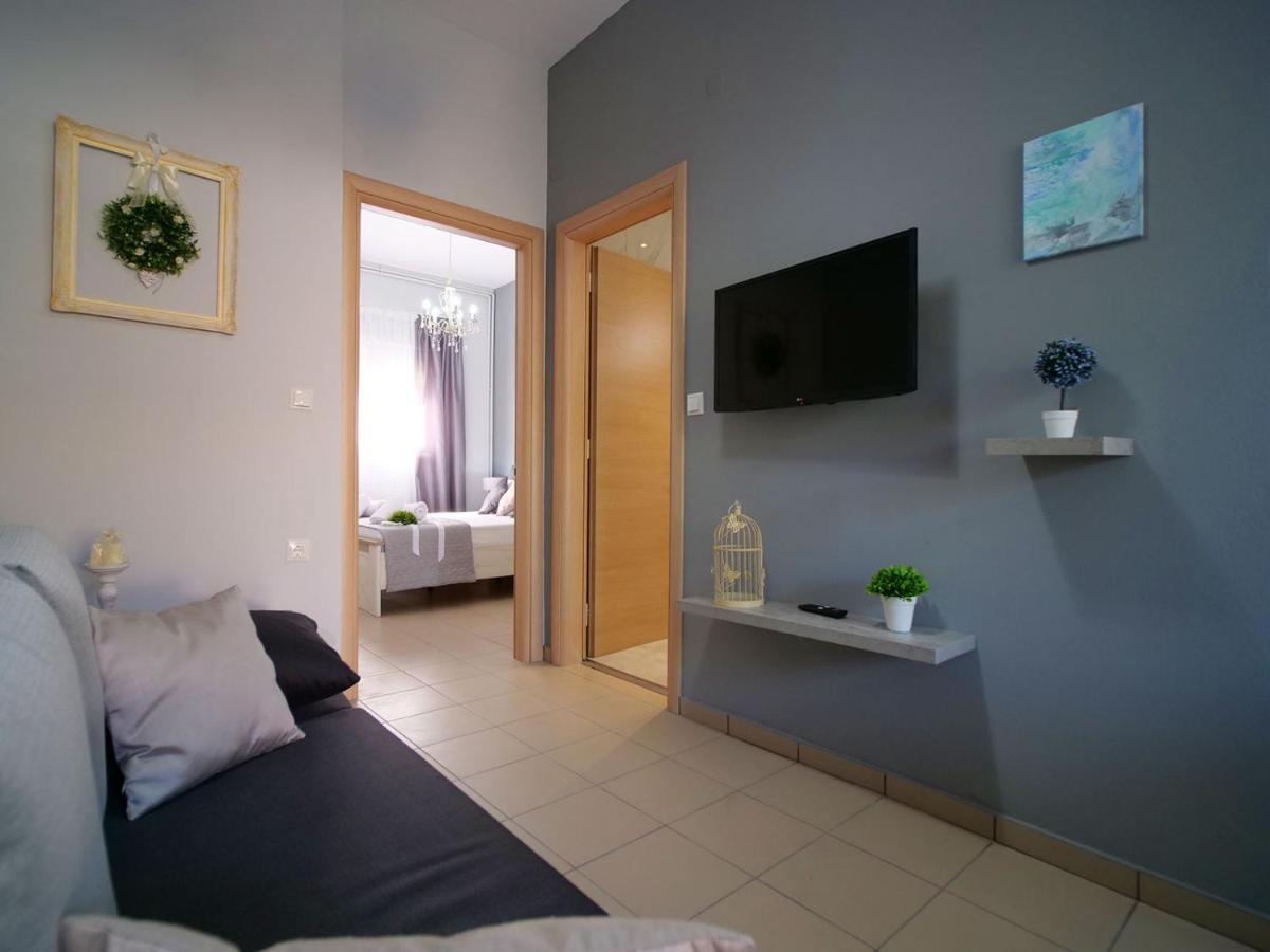 Villa Verde 200 meters from the beach Nea Iraklitsa Buitenkant foto